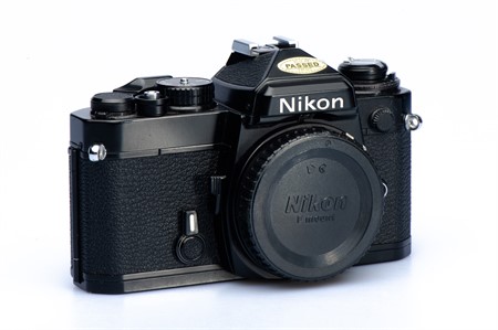 Beg Nikon Fe Svart
